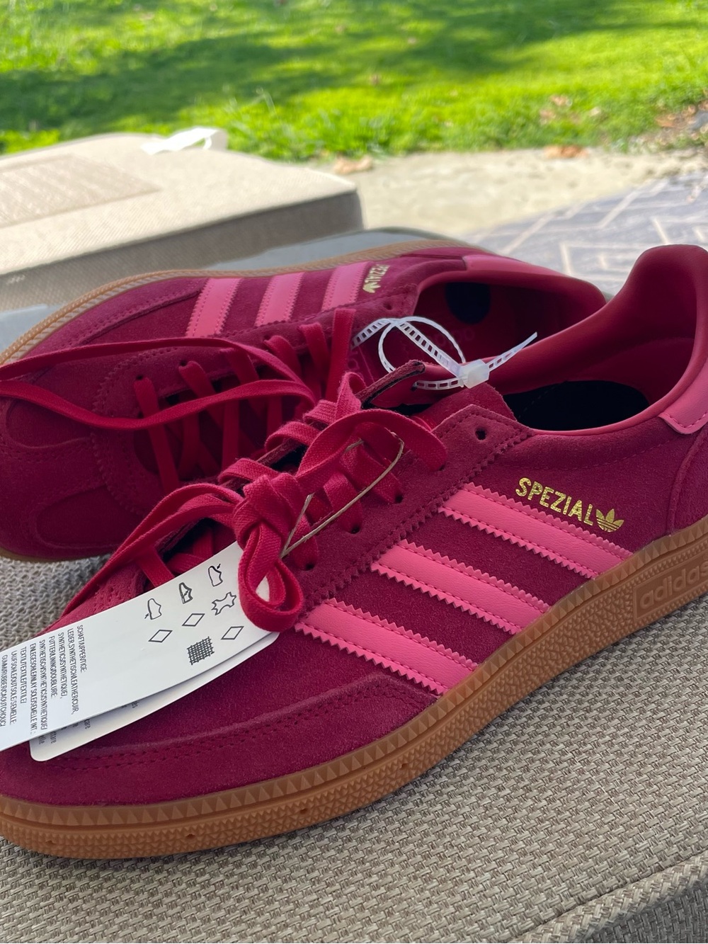 adidas Handball Spezial Suede
Ruby Red Lucid Pink Gum 6.5y / women’s size 8